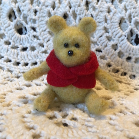 Needle Felted Winnie the Pooh Bear handmade sweet gift collectable - Picture 1 of 7